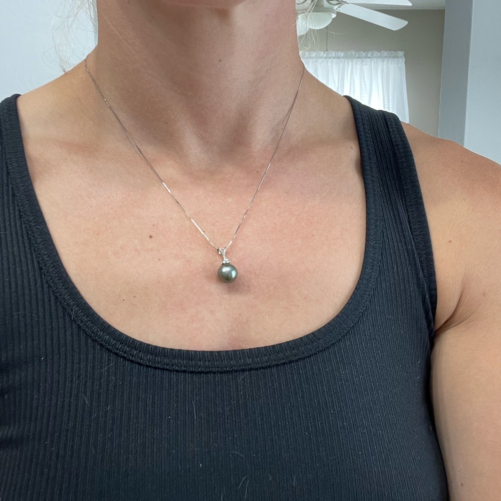Pearl Necklace - Picture 9 of 10